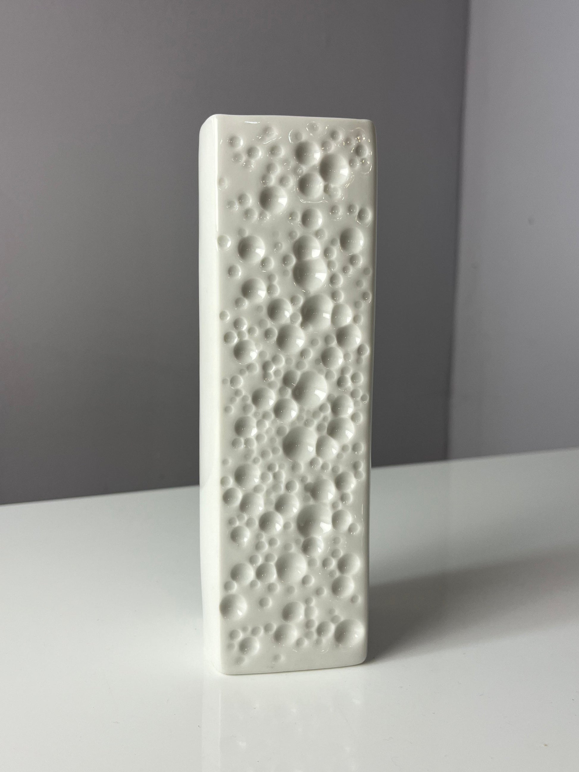 Vintage Vase weiß Porzellan von Winterling mit reliefartiger Kraterstruktur