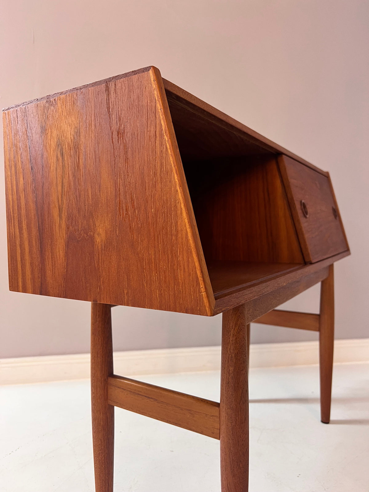 Commode vintage no. 31 Teck par Aksel Kjersgaard