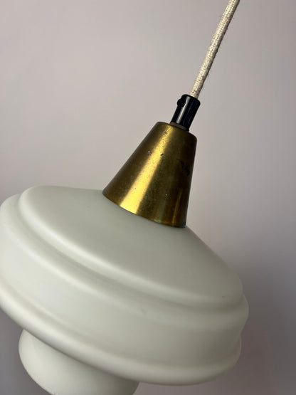Vintage Hängelampe Opalglas und Messing aus Dänemark, 60er Jahre