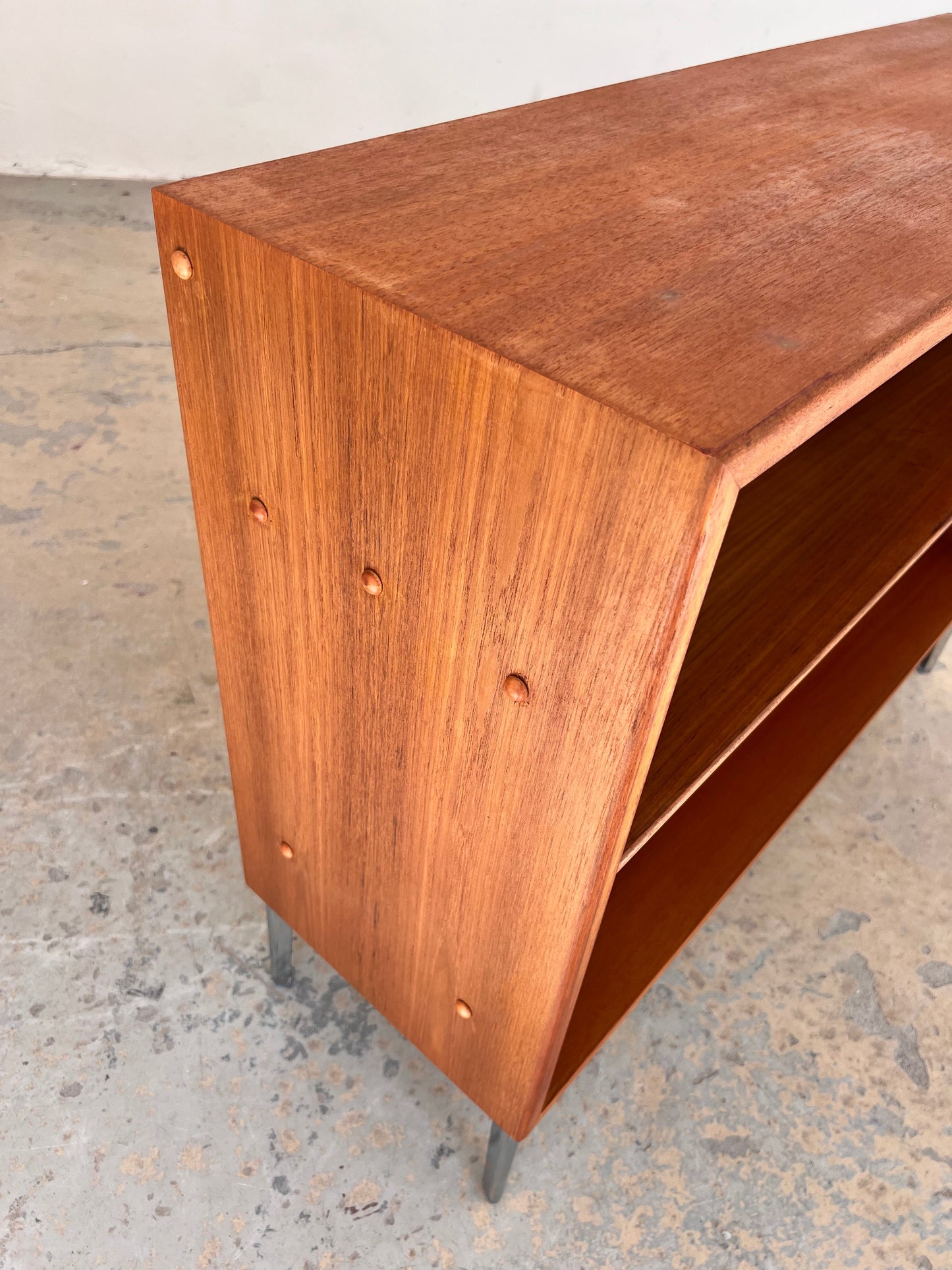 Vintage Teak Regal mit neuen Chromfüßen von Søborg Møbelfabrik