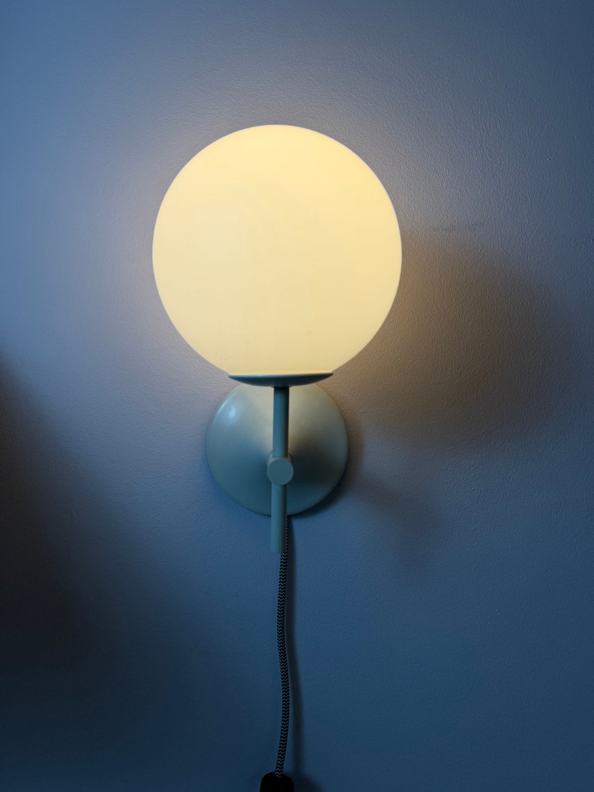 Vintage Wandlampe Opalglas von Max Bill für Temde