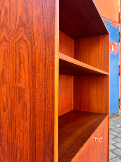 Teak shelf with lockable compartment