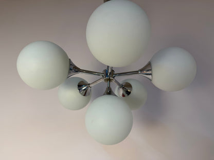 Vintage Sputnik Kronleuchter Chrom und Opalglas, 70er Jahre