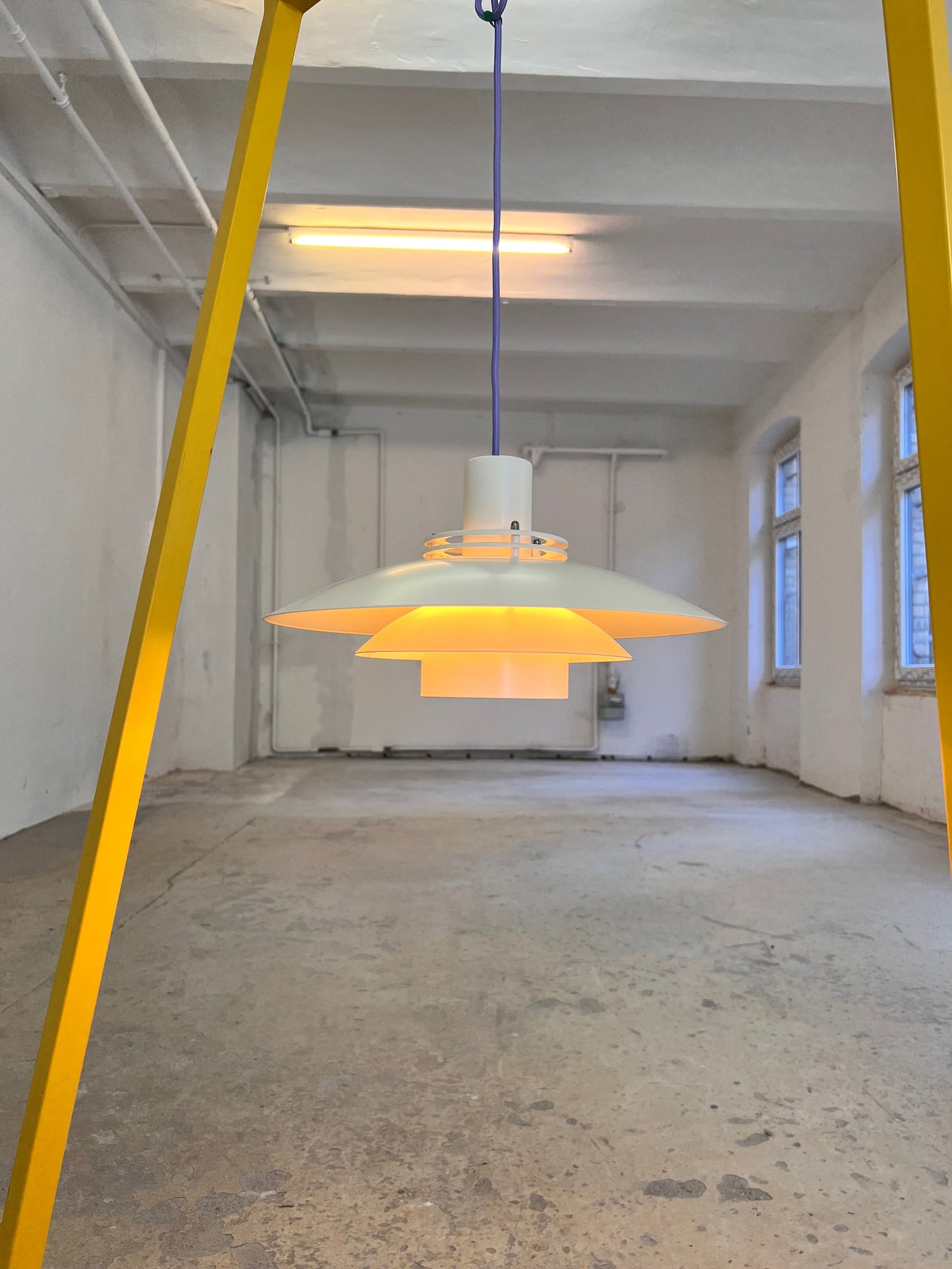 Vintage Hängelampe Leto für Top Lamper cremeweiß, silberner Kopfspiegel