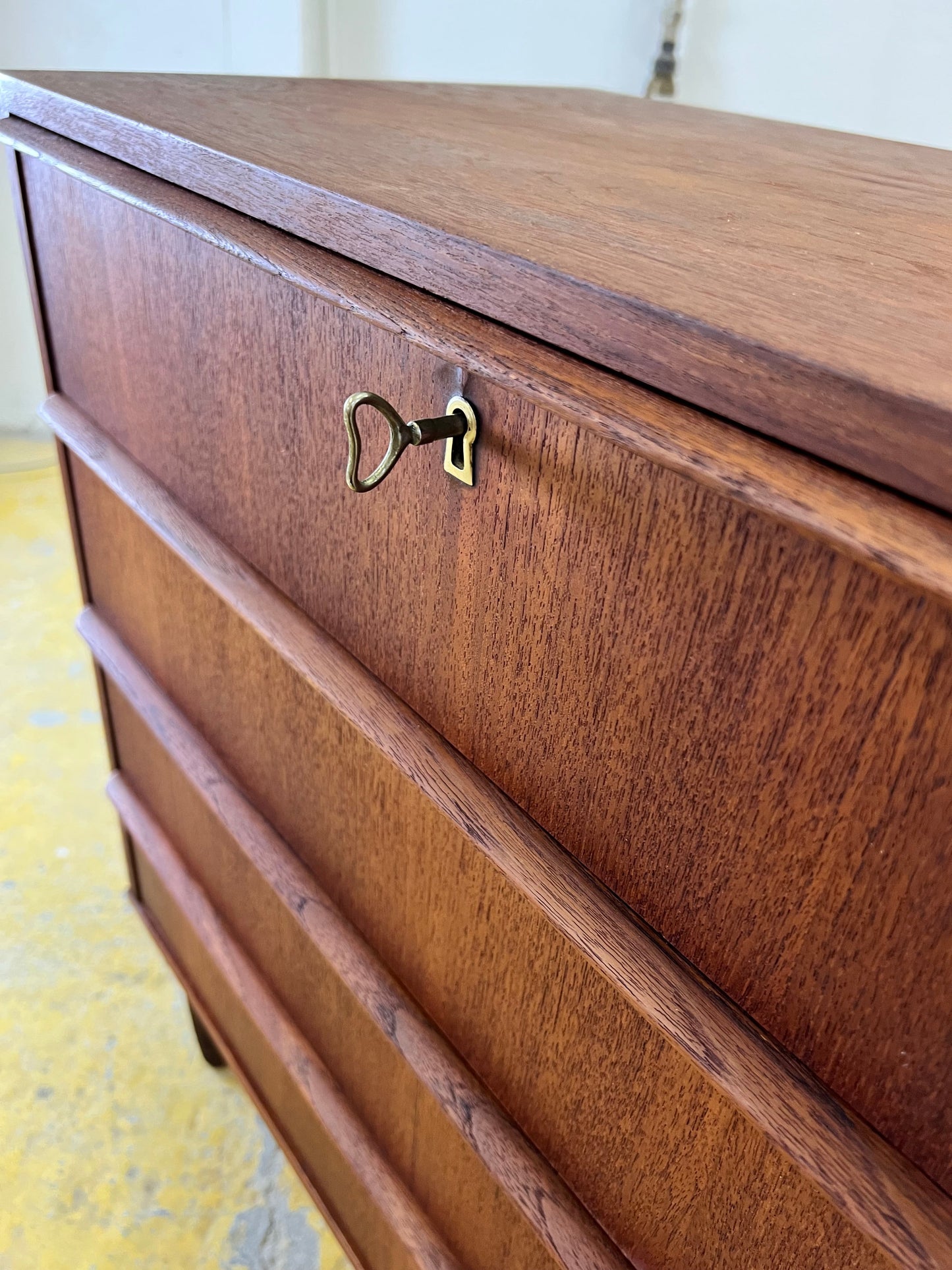 Vintage Kommode Teak mit Schloss aus Dänemark