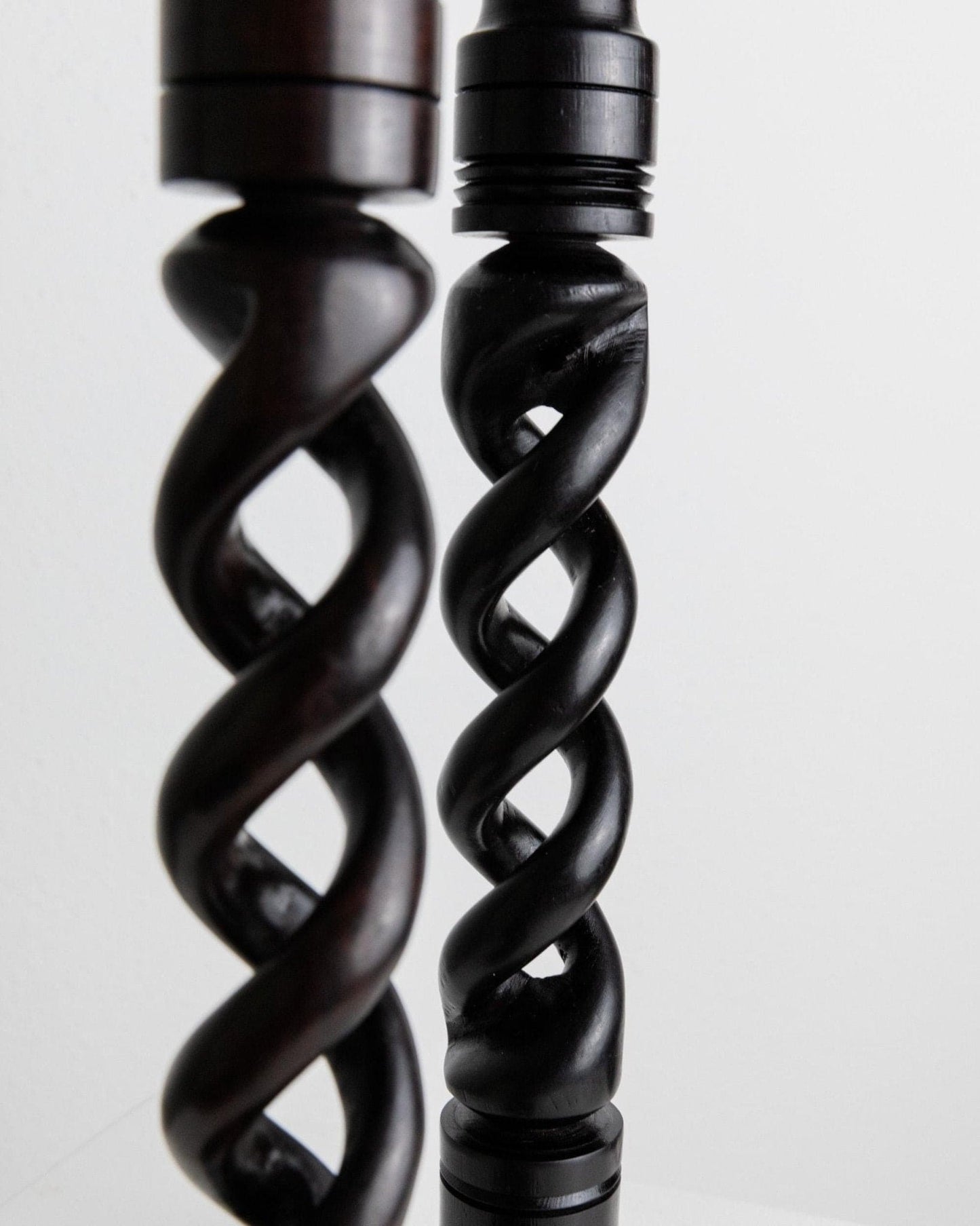 Vintage Kerzenhalter Dunkles Holz Italien 1970er Boho-Stil Set von 2