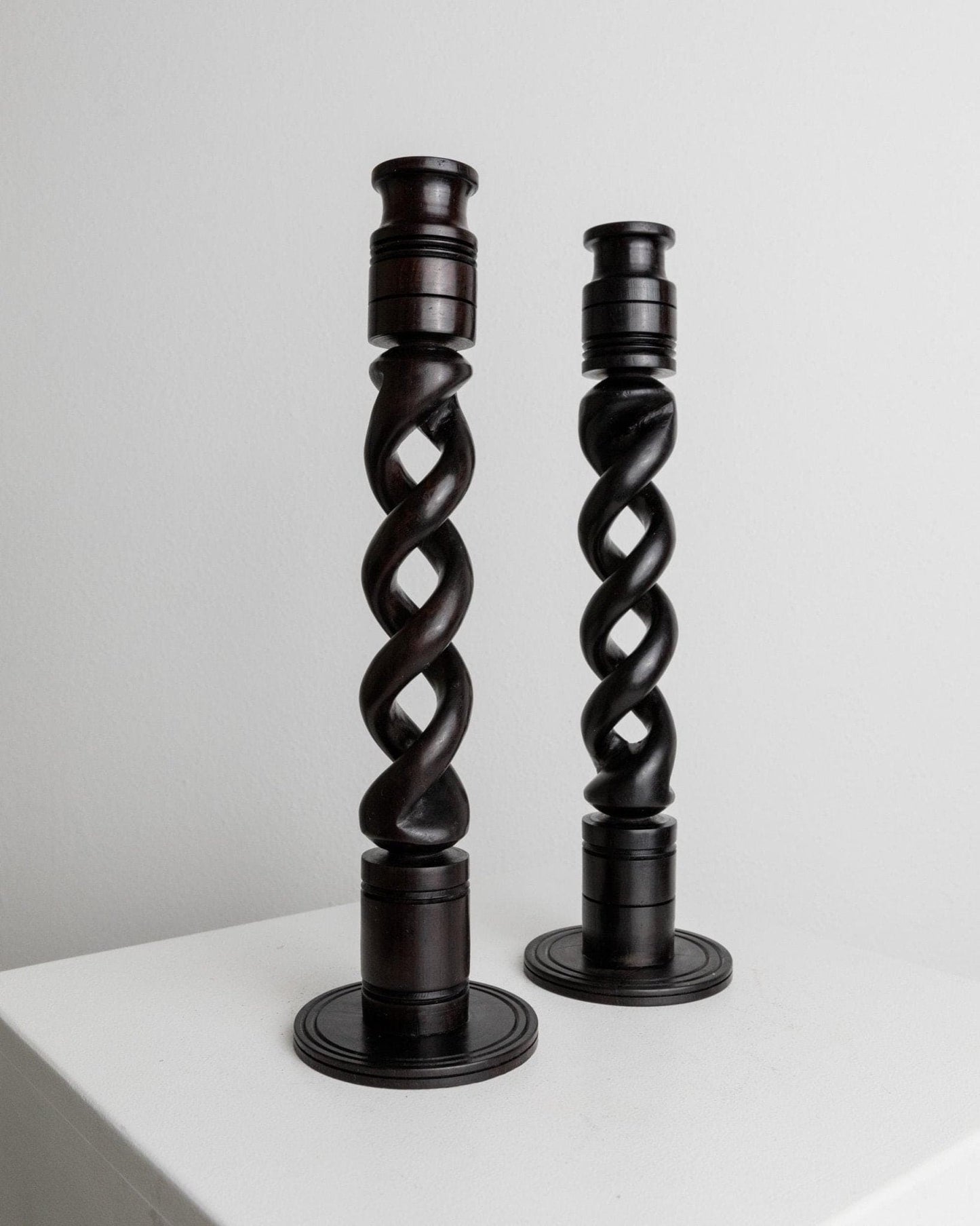 Vintage Kerzenhalter Dunkles Holz Italien 1970er Boho-Stil Set von 2