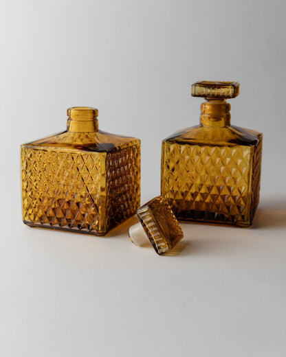 Set von 2 Vintage Karaffen "Diamond Point" Bernstein Glas