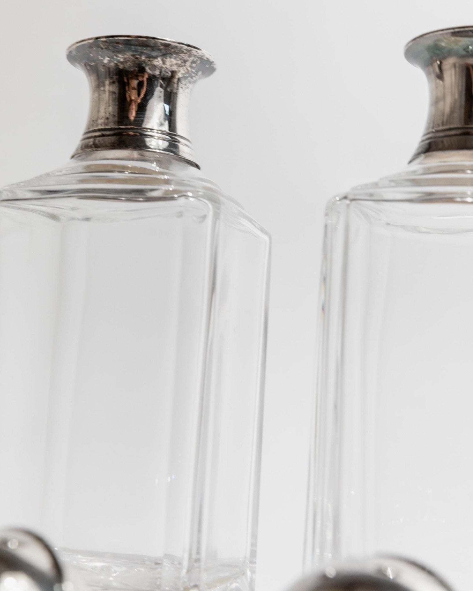 Vintage Dekanter Set von 2 mit Silberkugelverschluss