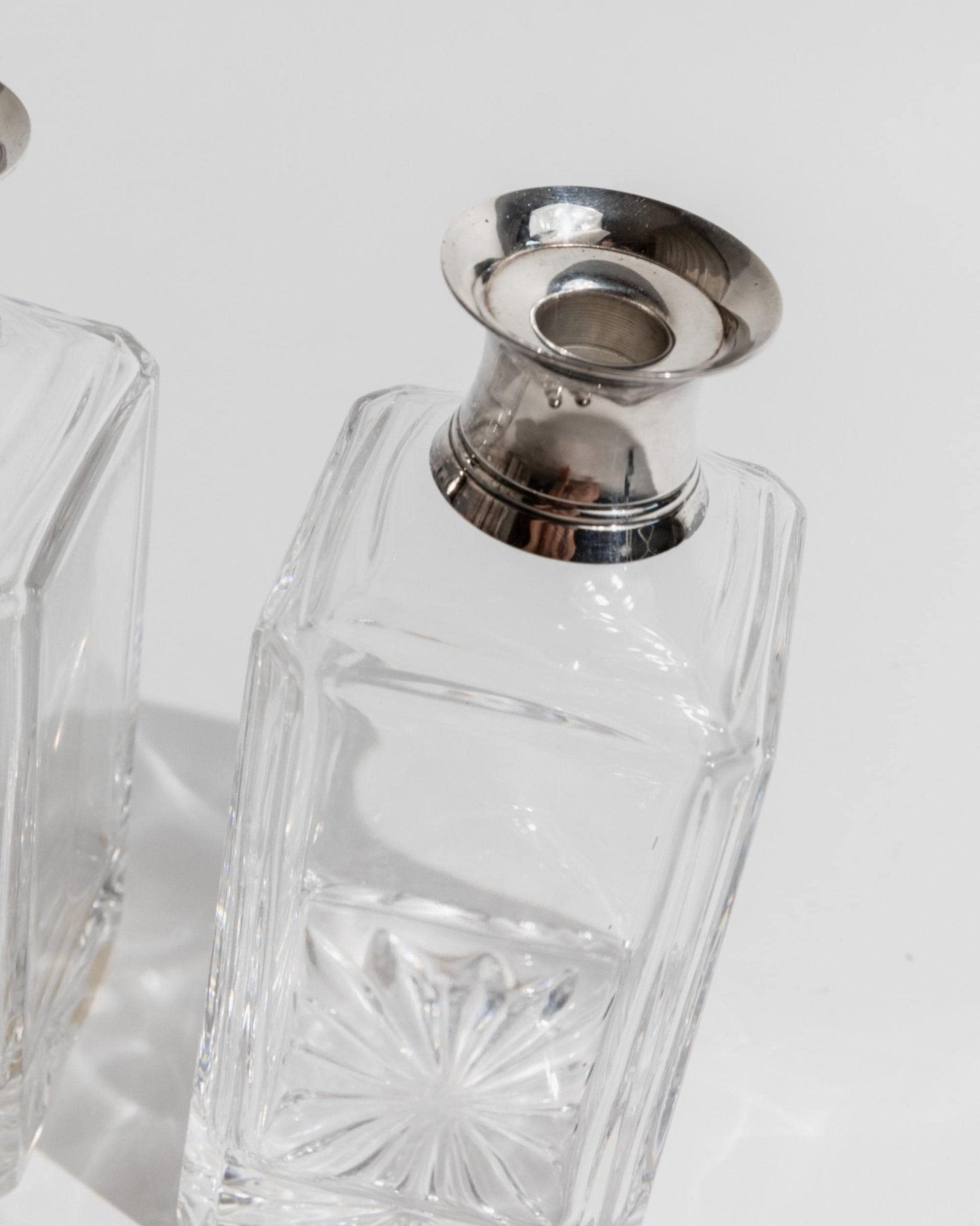 Vintage Dekanter Set von 2 mit Silberkugelverschluss