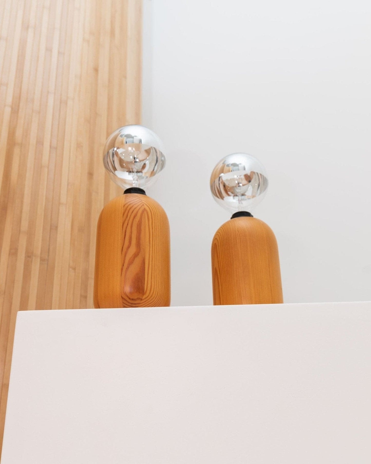 Lampe de table vintage Domus en bois avec abat-jour, milieu du siècle, années 1960, lot de 2