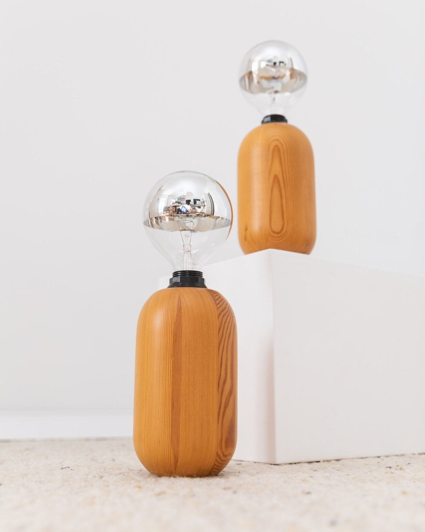 Lampe de table vintage Domus en bois avec abat-jour, milieu du siècle, années 1960, lot de 2