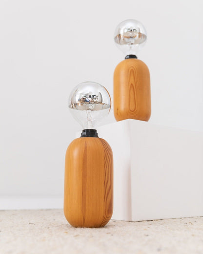 Lampe de table vintage Domus en bois avec abat-jour, milieu du siècle, années 1960, lot de 2