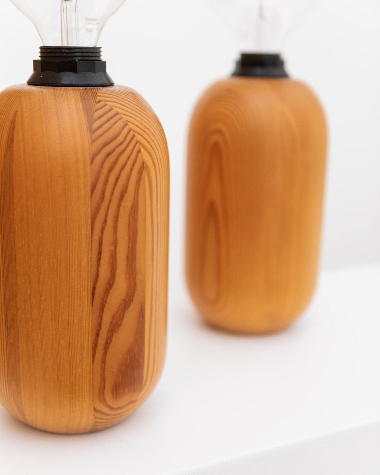 Lampe de table vintage Domus en bois avec abat-jour, milieu du siècle, années 1960, lot de 2