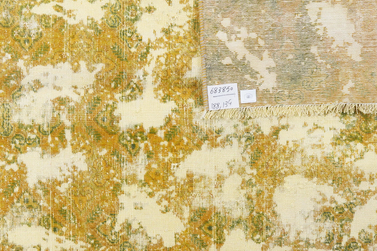 Vintage Carpet 188x134cm Colorful Nature-Inspired Motifs