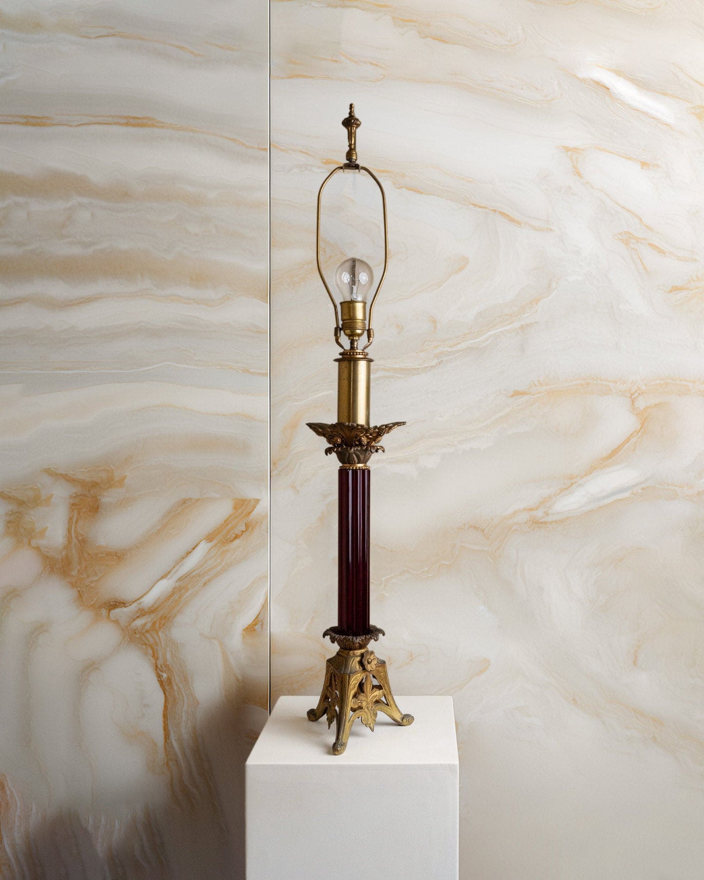 Vintage Tischlampe Messing dunkelrot Glas Empire Design USA 1910