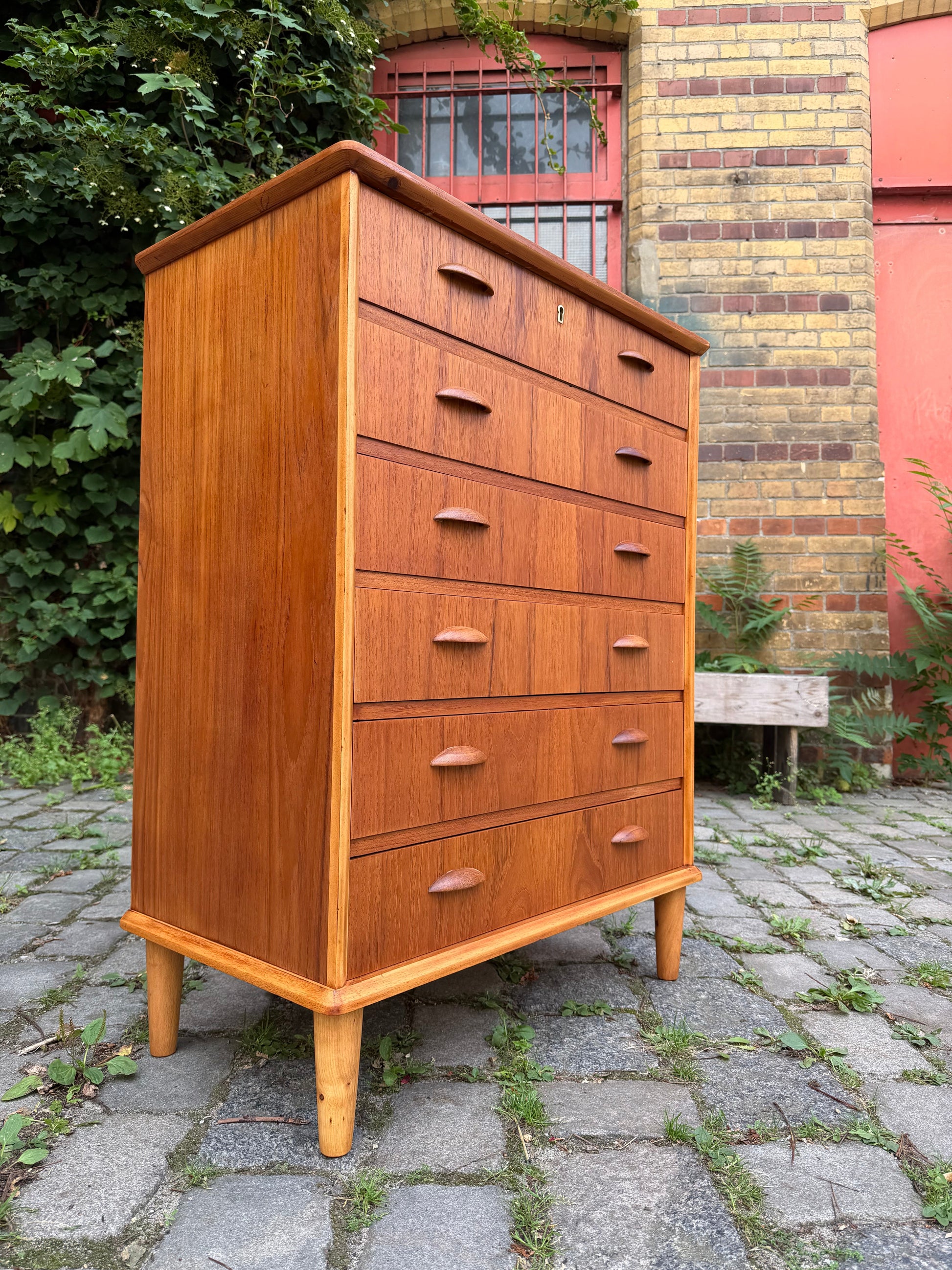 Vintage Kommode Teak mit Muschelgriffen aus Dänemark