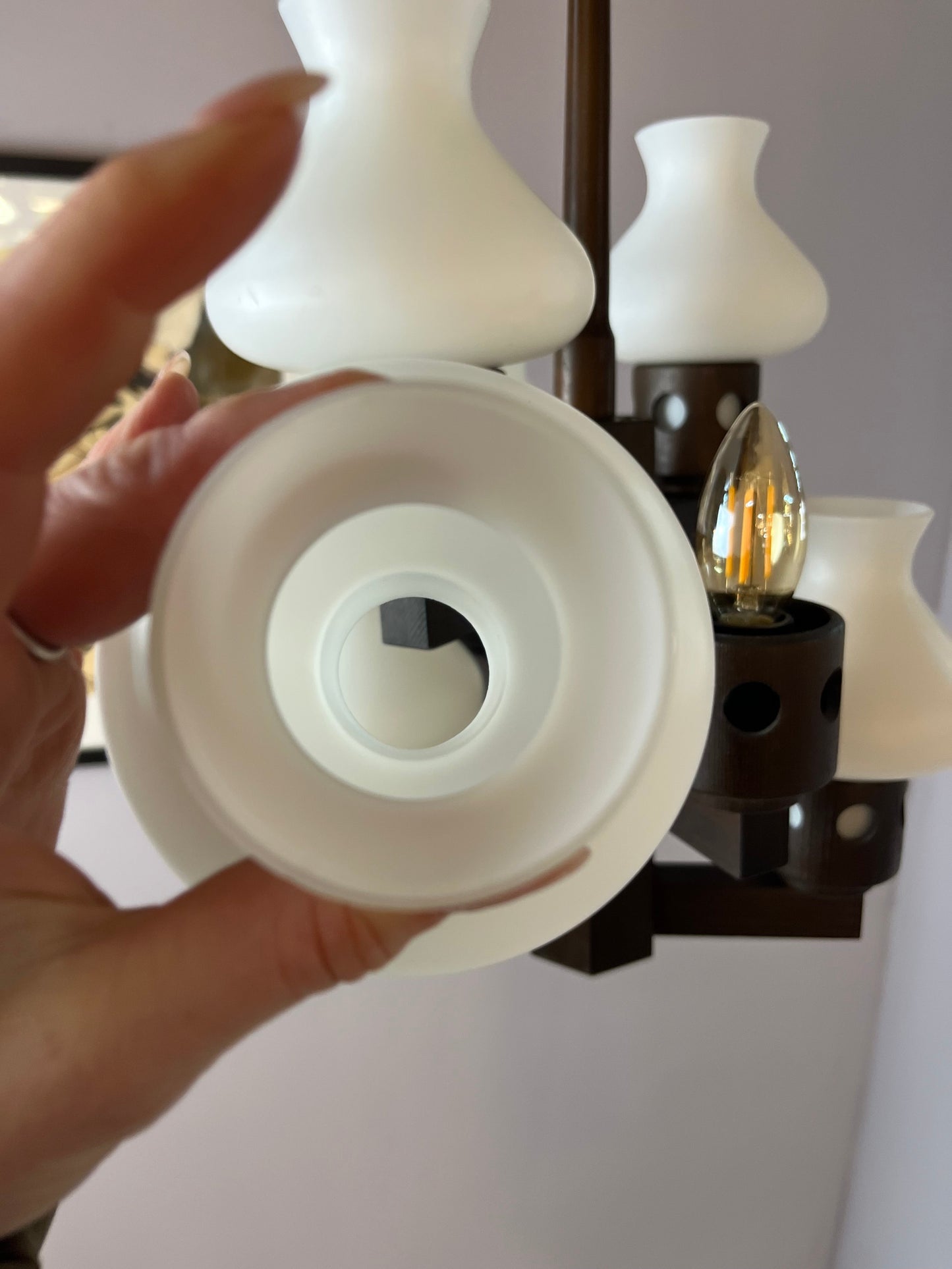 Vintage Kronleuchter dunkelbraun weiß Opalglas von Vitrika