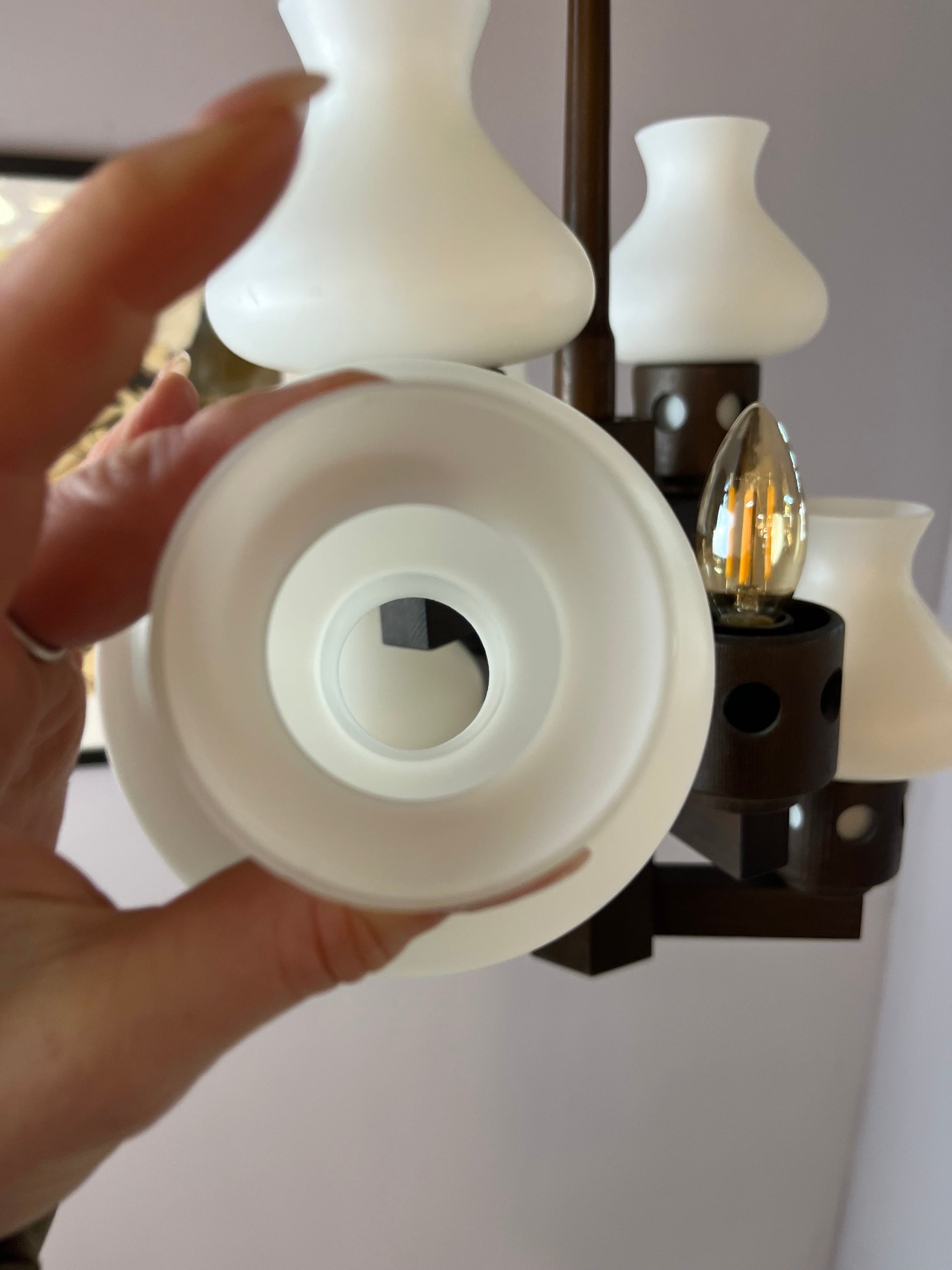 Vintage Kronleuchter dunkelbraun weiß Opalglas von Vitrika