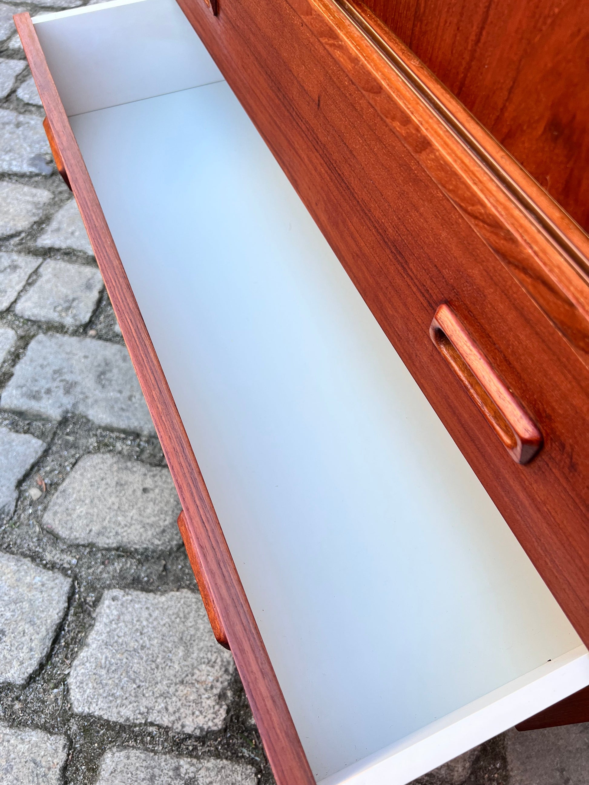 Vintage Schrank Teak mit Schiebetüren und Schubladen aus Dänemark