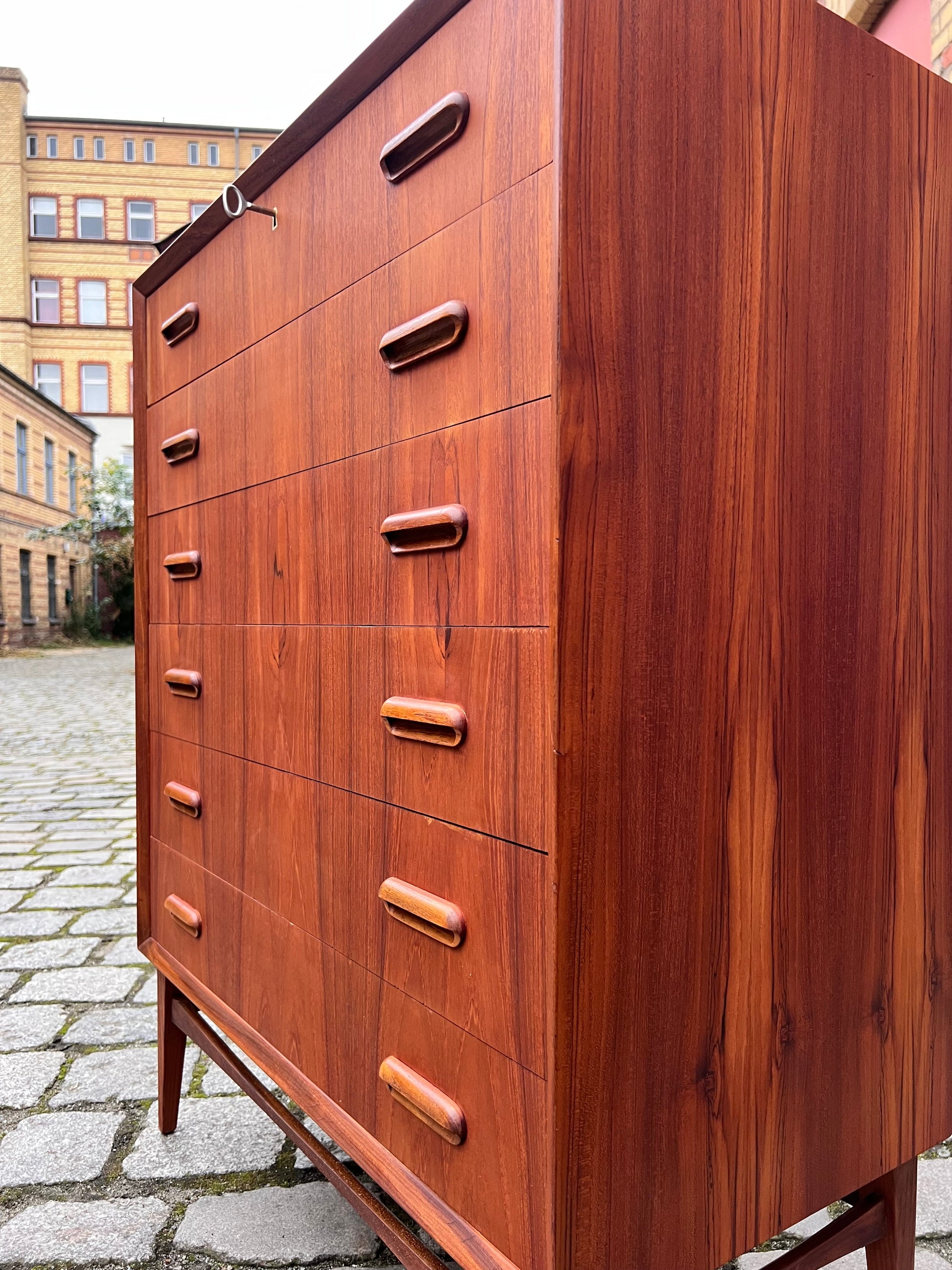 Vintage Kommode Teak mit Schloss aus Dänemark