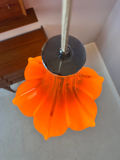 Lampe fleur vintage en verre orange par Peill+Putzler