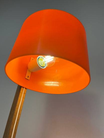 Vintage Schreibtischlampe in Orange und Eiche von Luxus Vittsjö