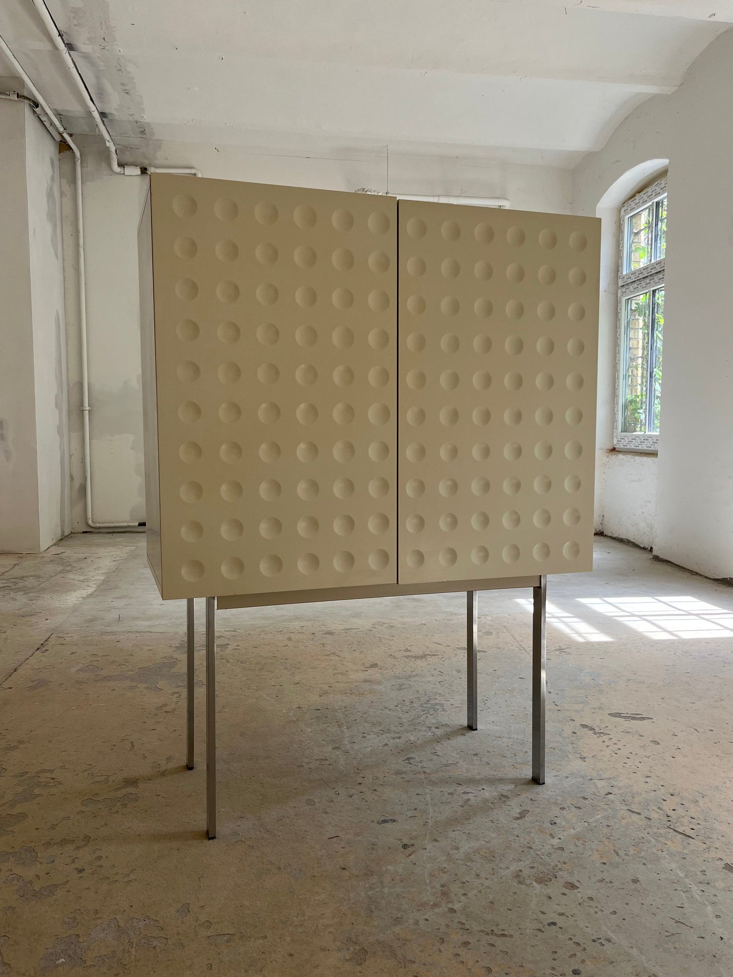 Vintage Highboard mit Minibar und kreisförmigem Reliefmuster aus Belgien
