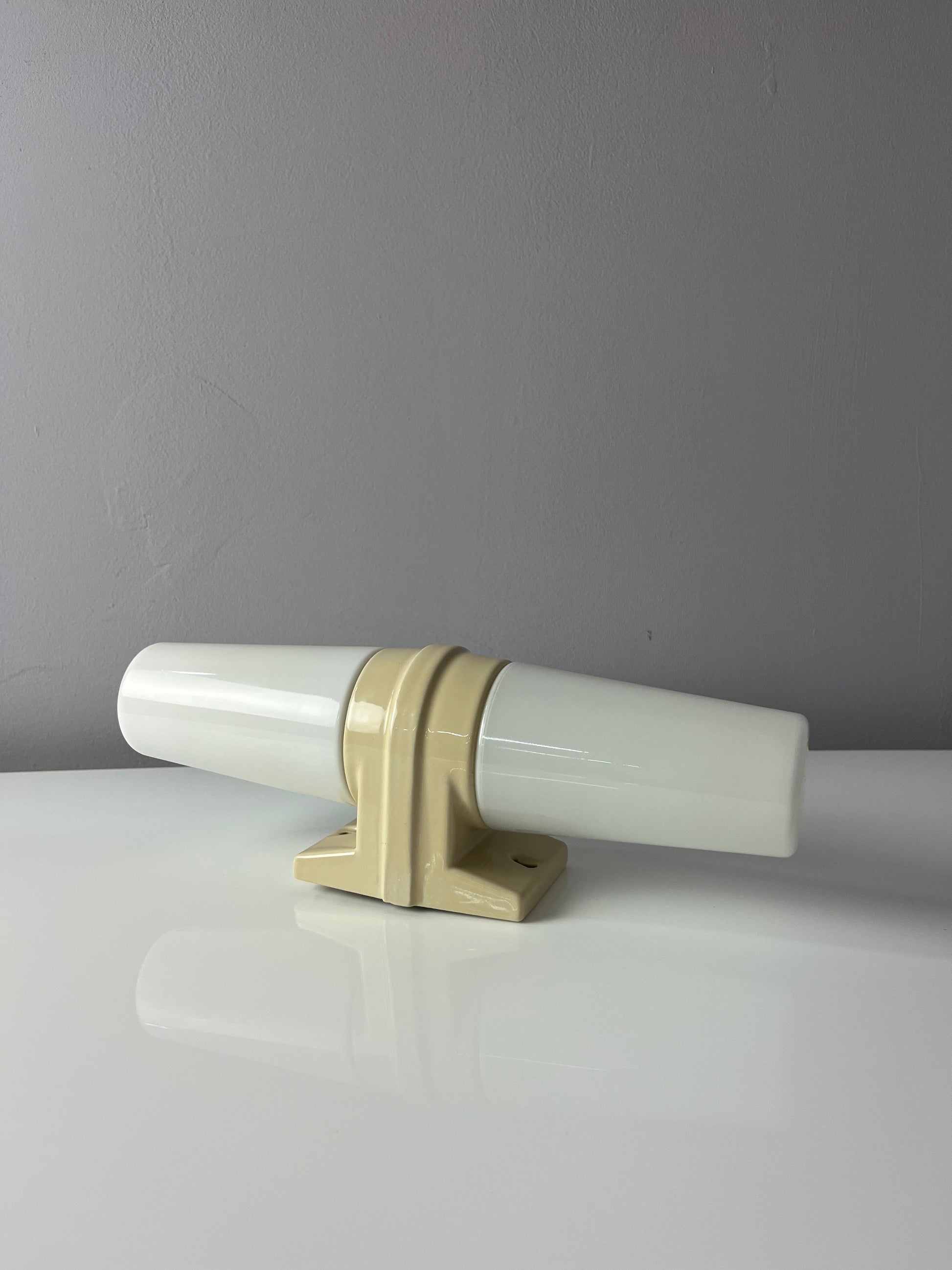 Vintage Wandlampe Modell 6060 von Sigvard Bernadotte für Ifö creme