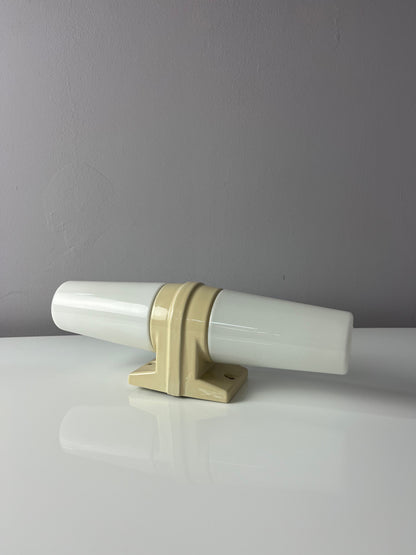 Vintage Wandlampe Modell 6060 von Sigvard Bernadotte für Ifö creme