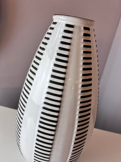 Vintage Vase Alaska A4 by Goldscheider Keramik white black