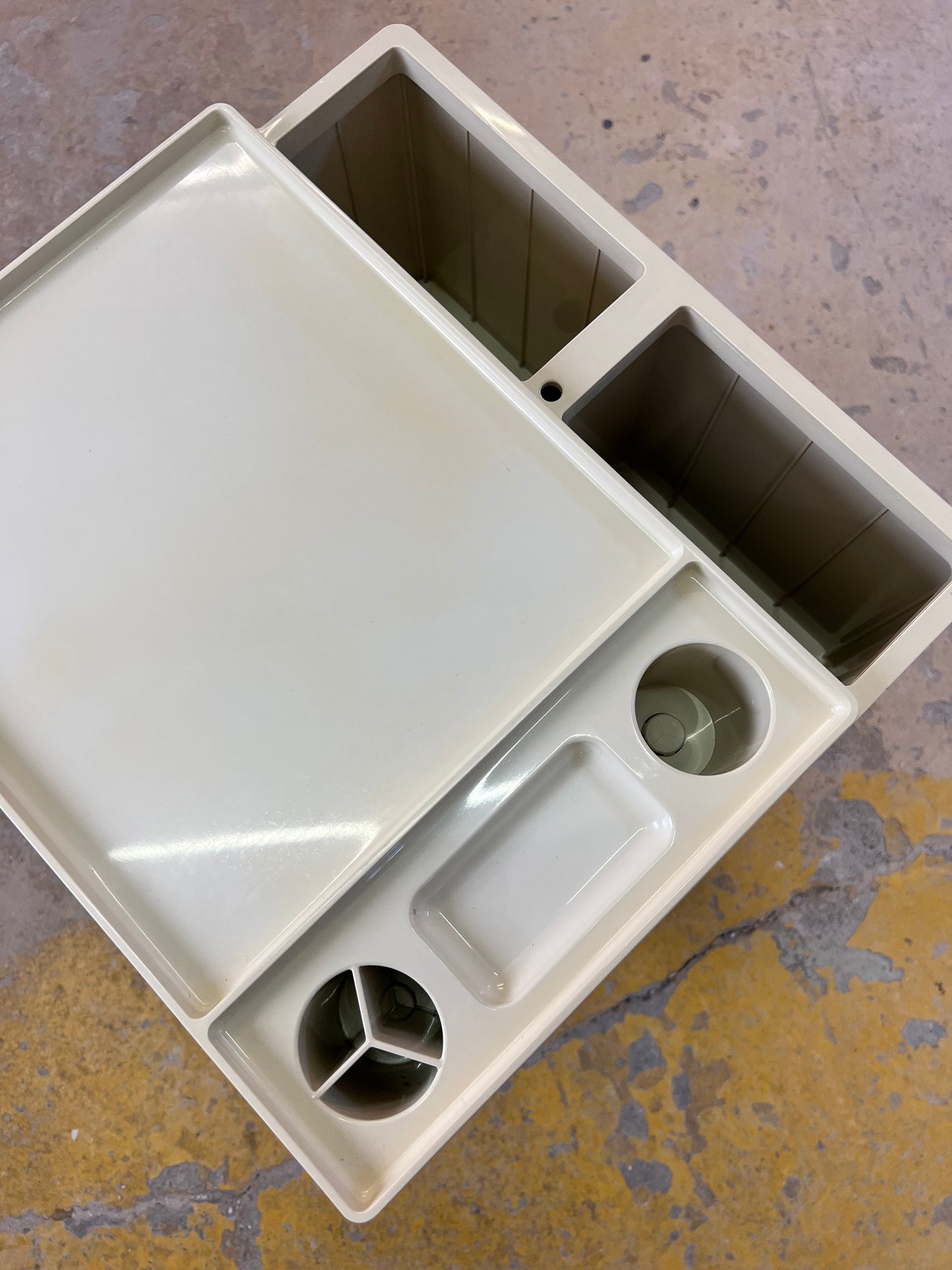 Vintage Rollwagen Stile von Giovanni Pelis für Neolt, cremeweiß, Schloss mit Schlüssel