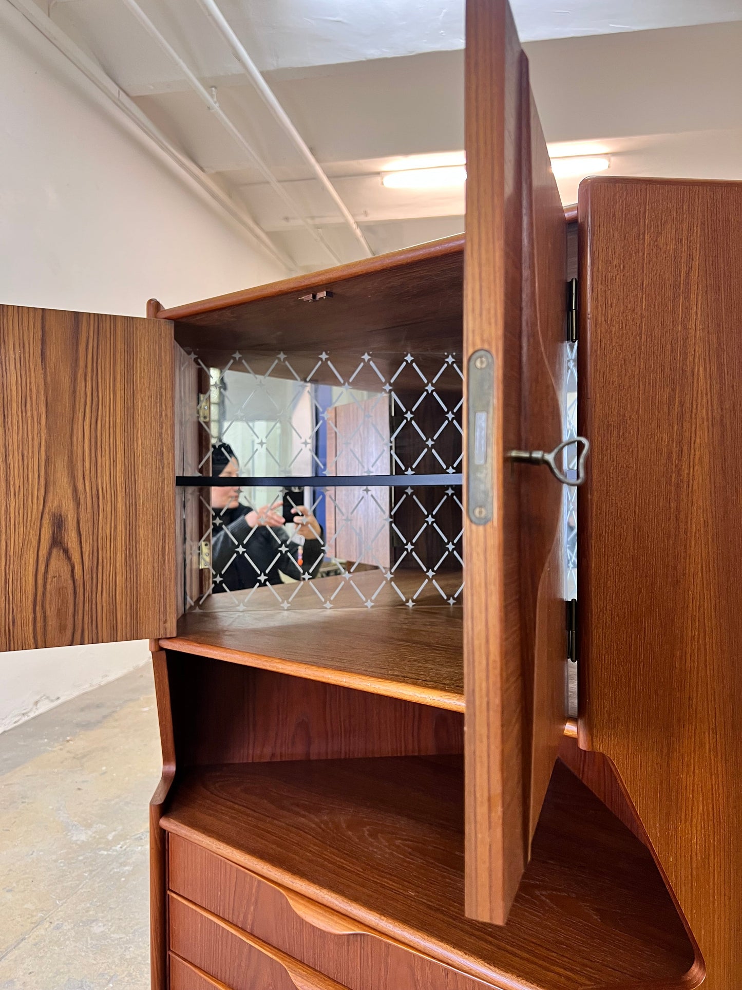 Vintage Eckschrank Teak mit Minibar aus Dänemark