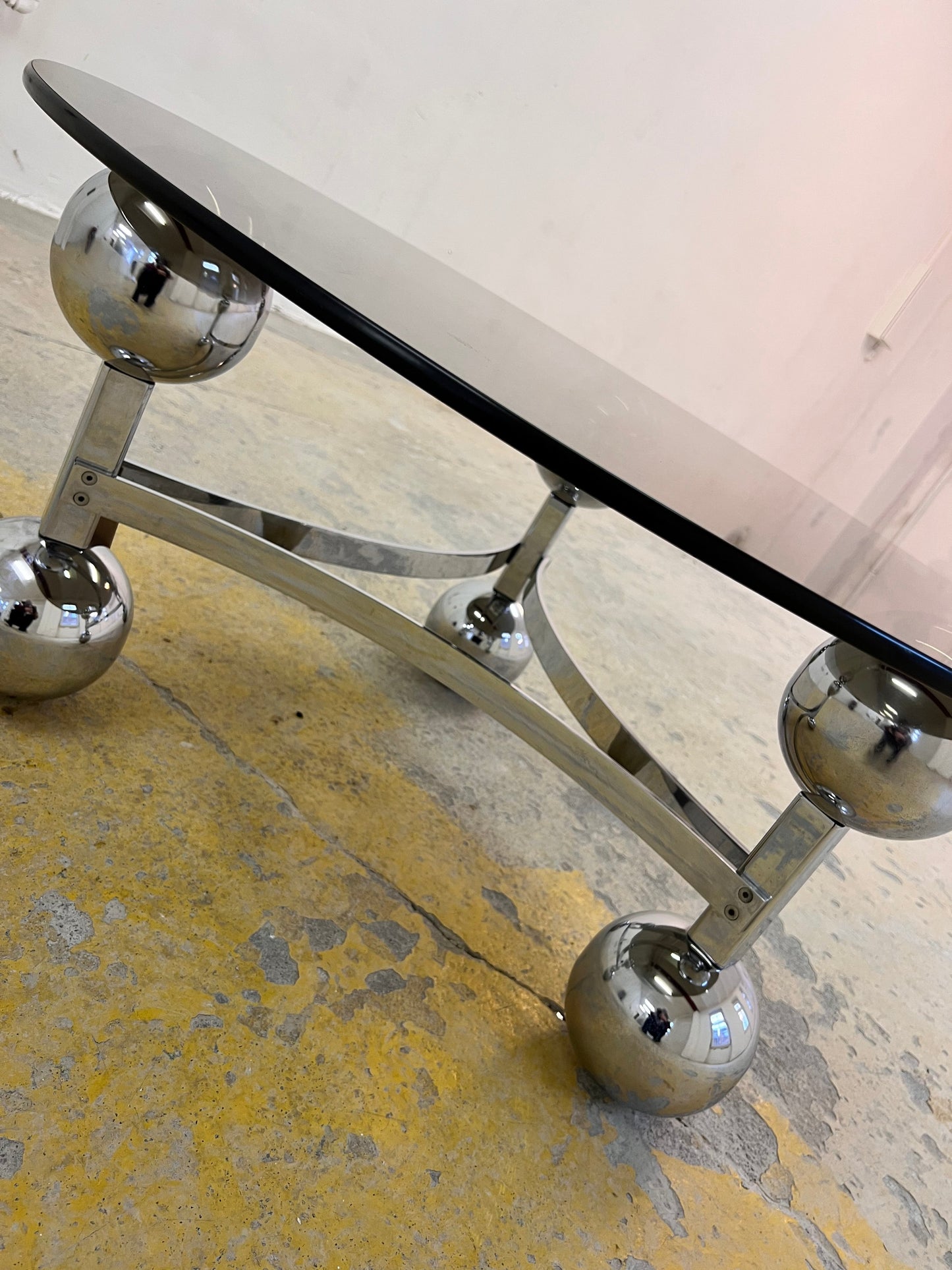 Vintage Couchtisch Chrom und Rauchglas