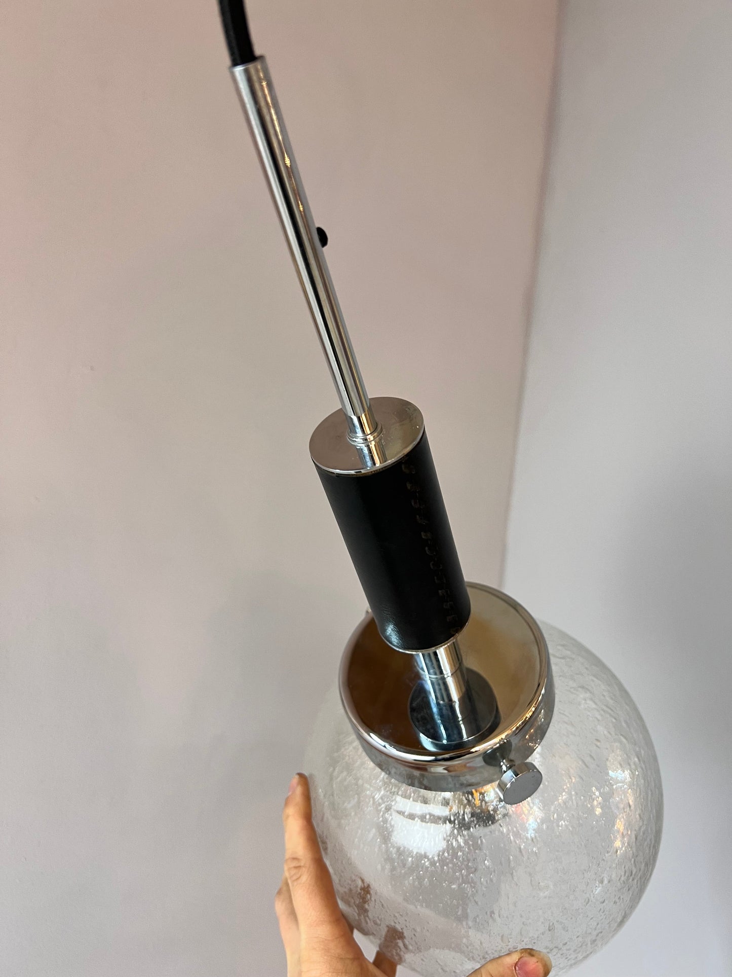 Vintage Hängelampe Kugel Glas und Chrom