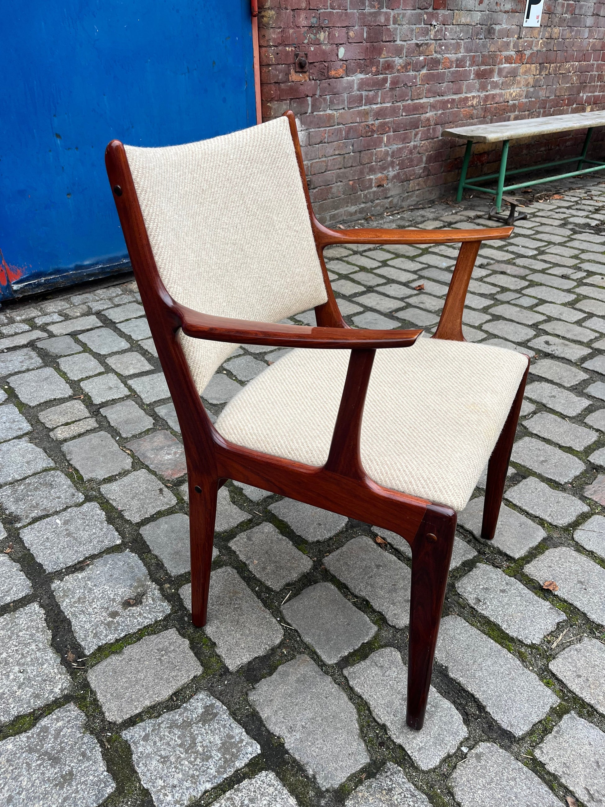 Vintage Armlehnstuhl von Johannes Andersen für Uldum Møbelfabrik mit Wollbezug