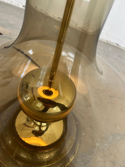 Vintage Stehlampe mit Rauchglasfuß und floralem Schirm