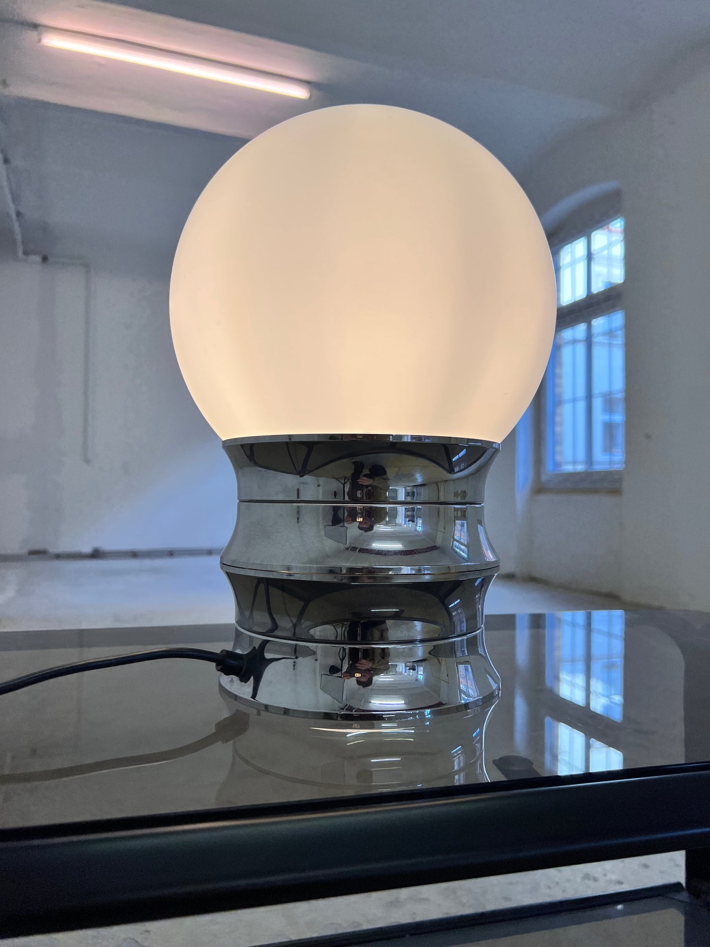 Vintage Tischlampe von VEB NARVA Chrom Opalglas