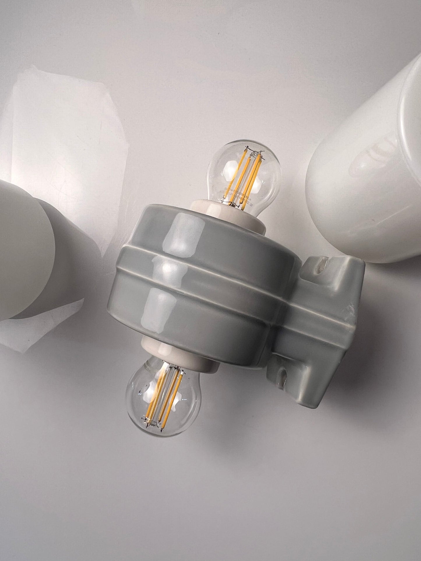 Vintage Wandlampe Modell 6065 von Sigvard Bernadotte für Ifö Electric grau, weiß