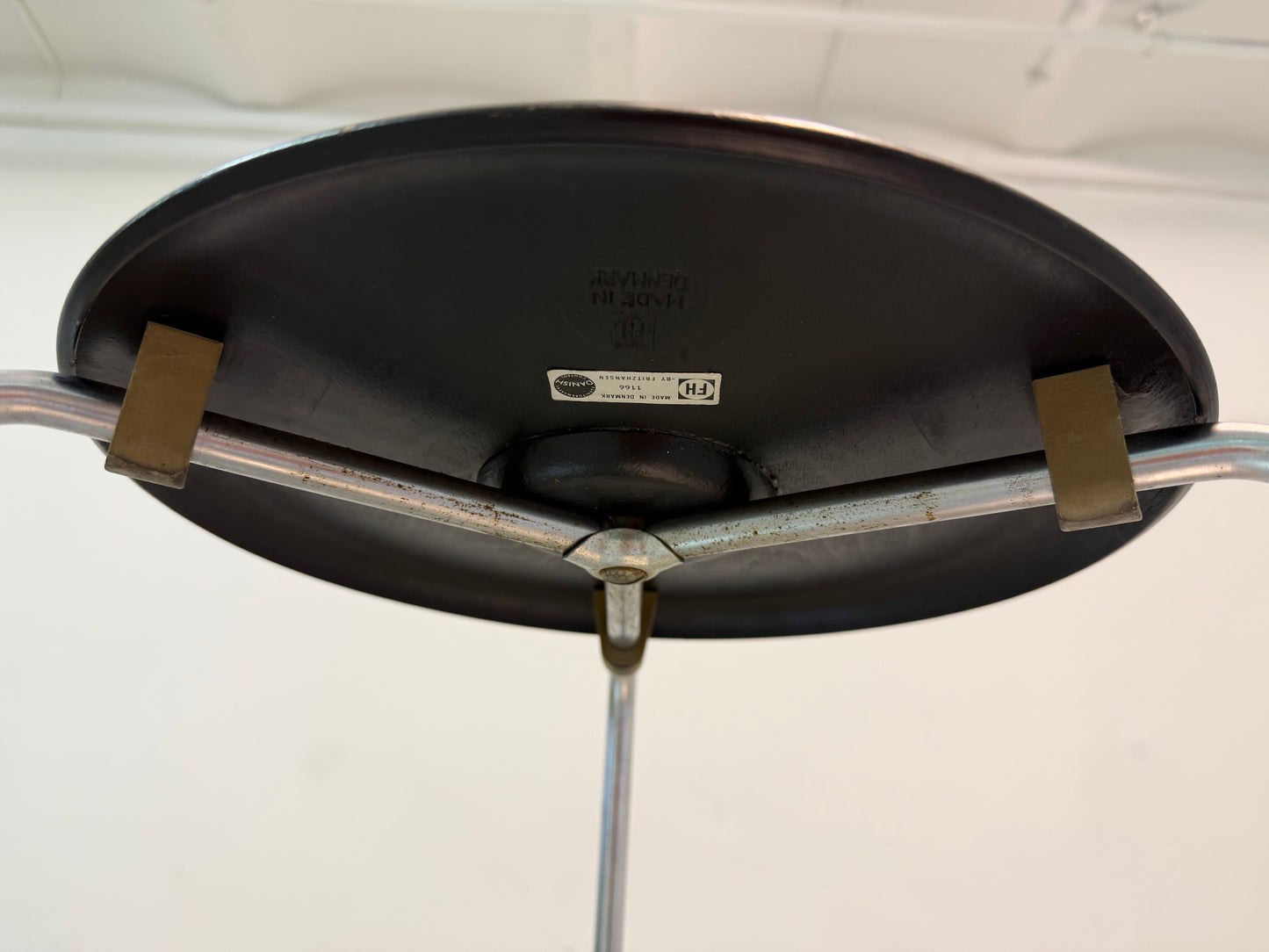 Vintage Hocker "Dot" schwarz Chrom von Arne Jacobsen für Fritz Hansen