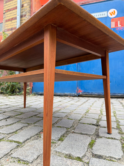 Vintage Couchtisch Teak mit Ablage aus Dänemark