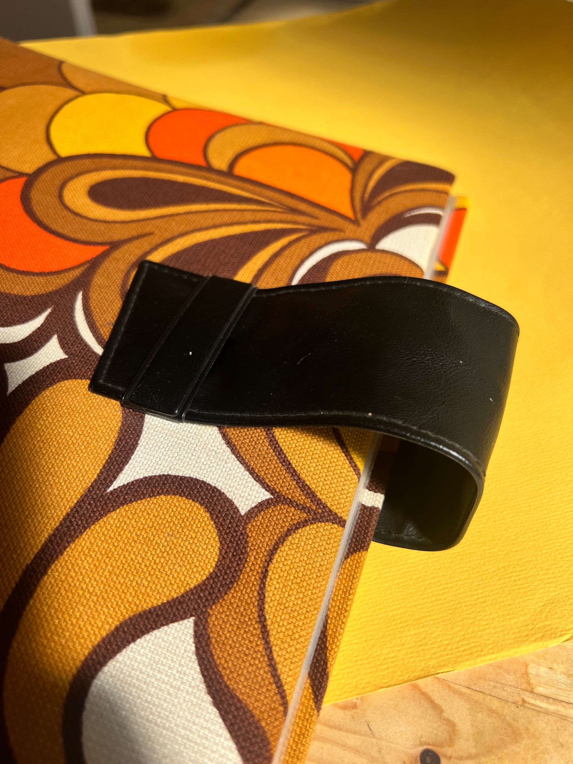 Vintage Plattenmappe 70er Jahre mit original Stoffmuster für 16 Schallplatten