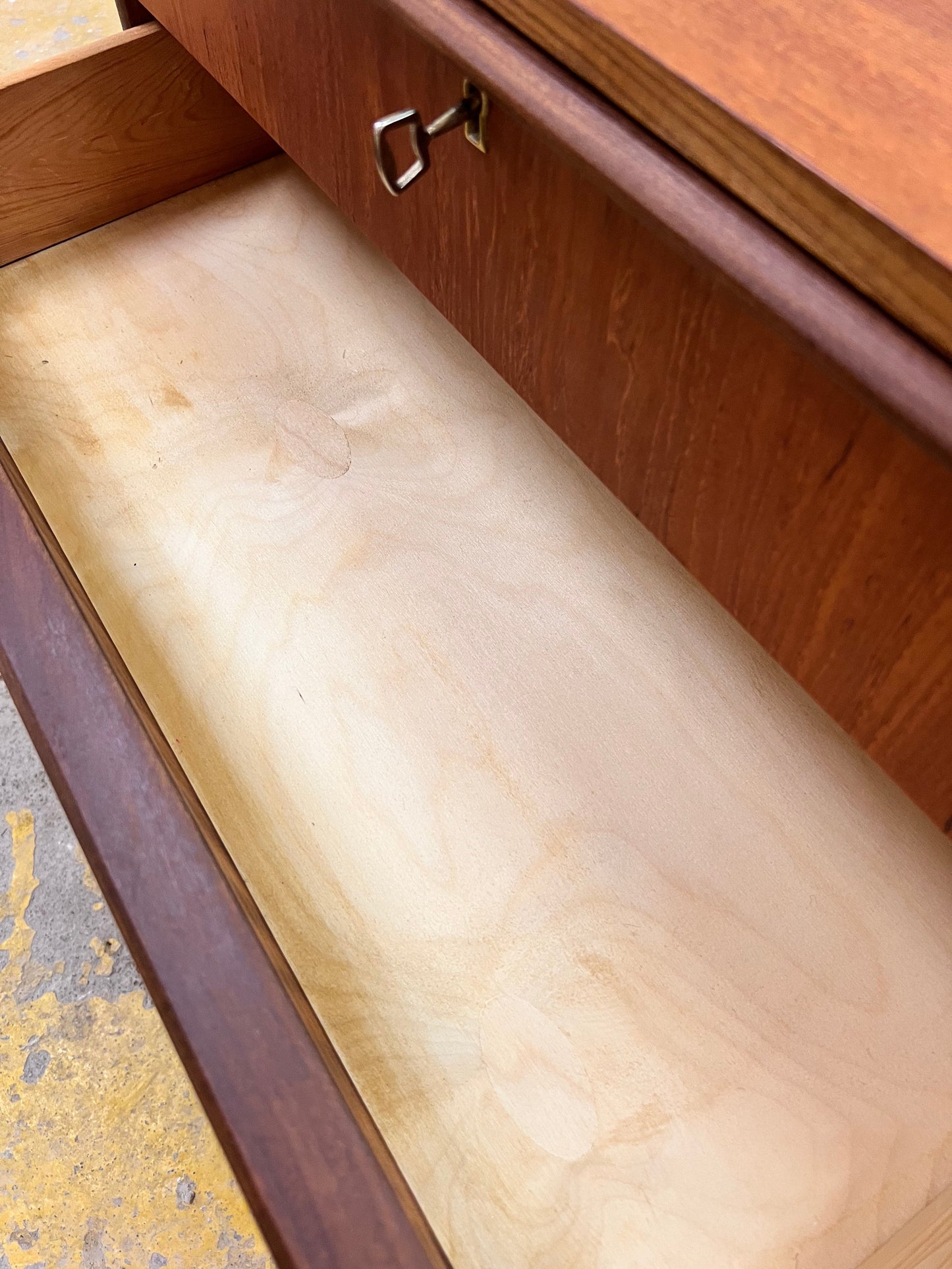 Vintage Kommode Teak mit Schloss aus Dänemark