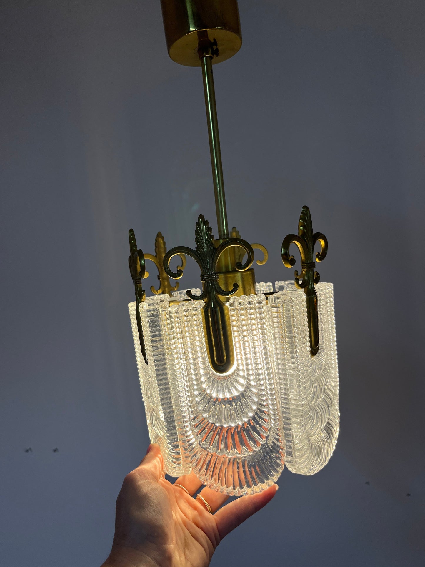 Vintage Lilien Kronleuchter Glas und Messing, Deutschland