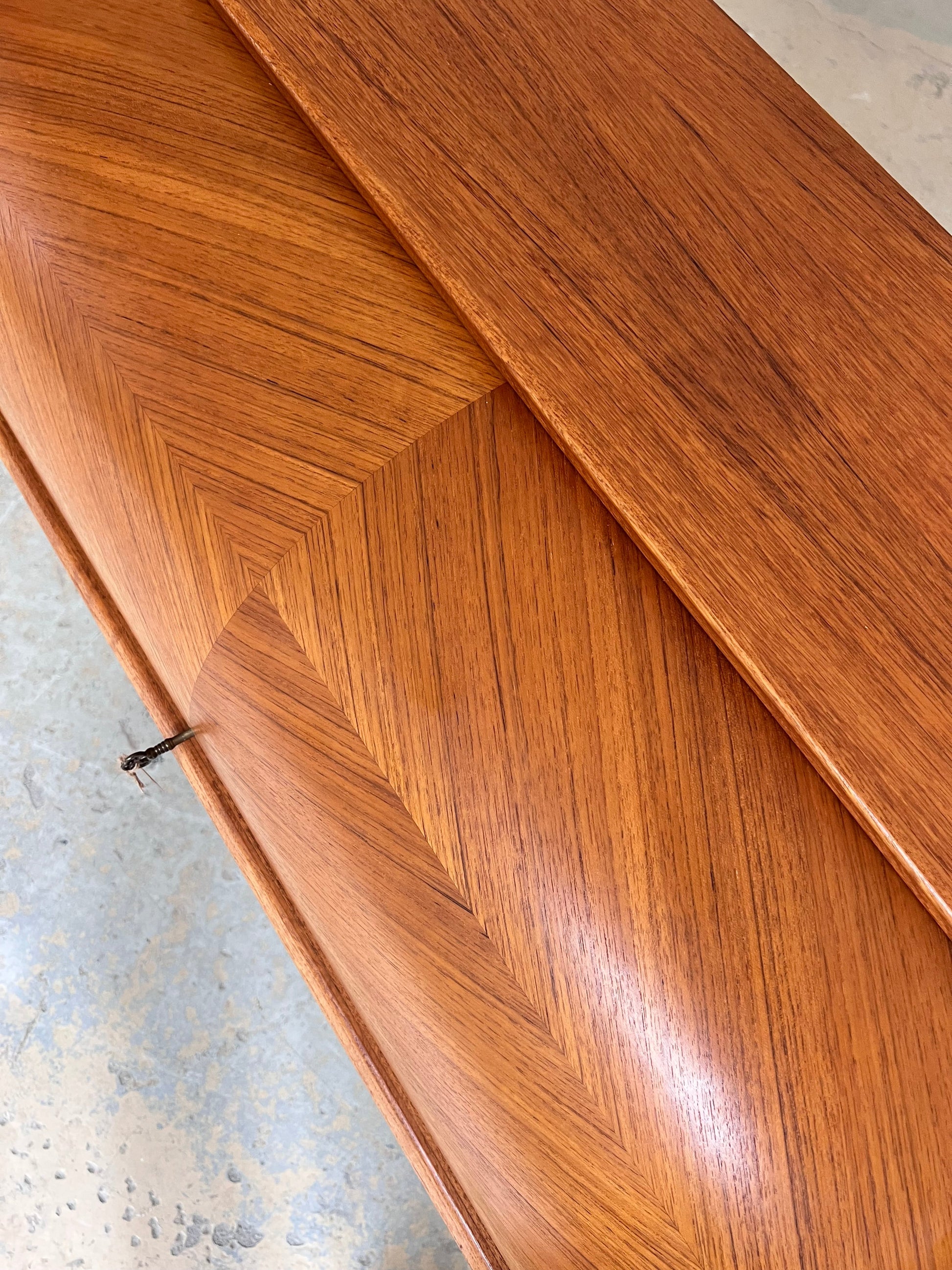 Vintage Sekretär Teak halbrund mit Schloss aus Dänemark