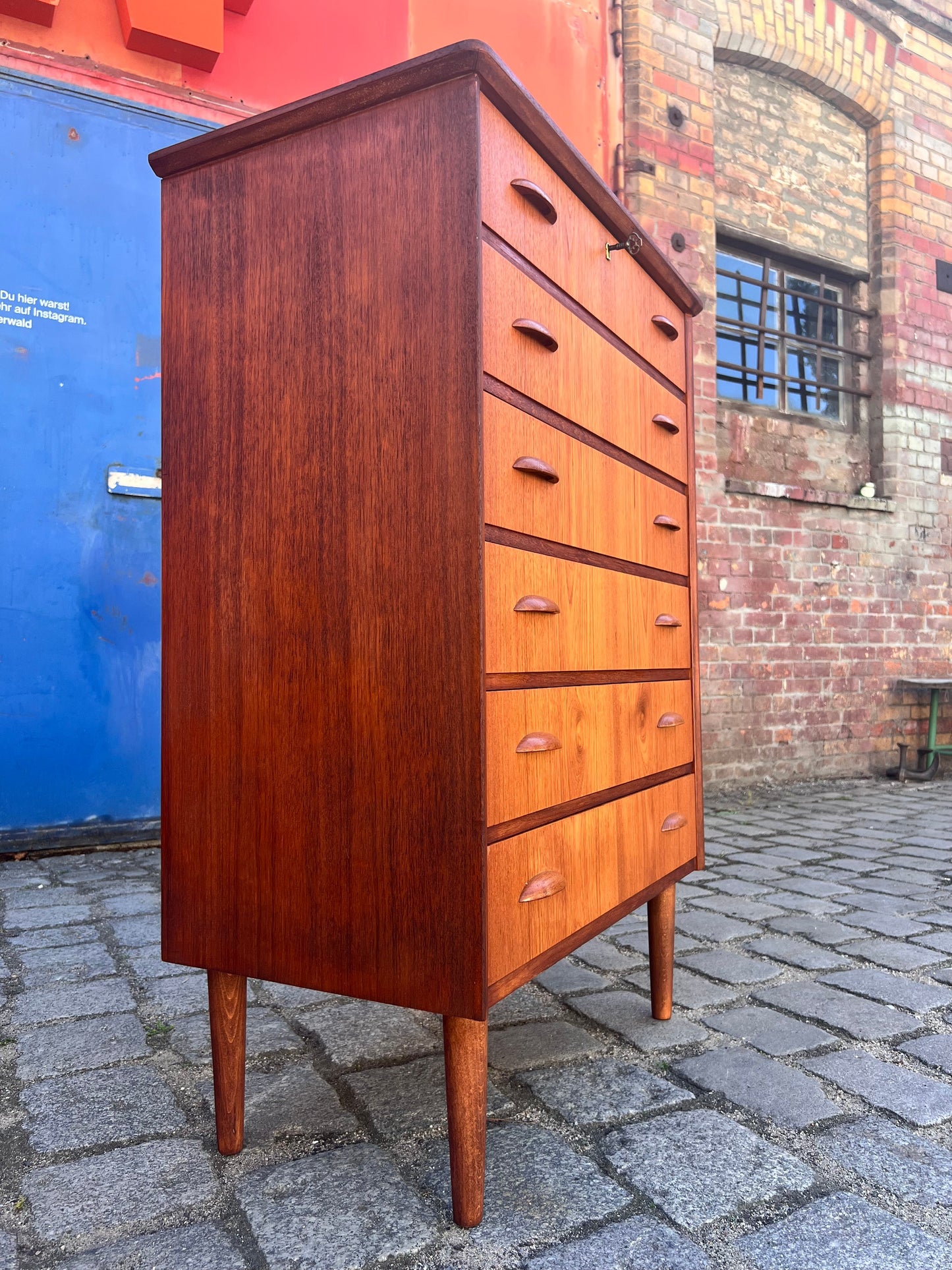 Vintage Teak Kommode mit Muschelgriffen aus Dänemark, 60er Jahre