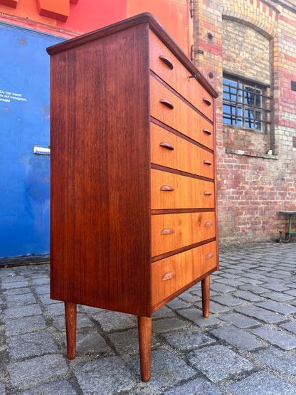 Vintage Teak Kommode mit Muschelgriffen aus Dänemark, 60er Jahre