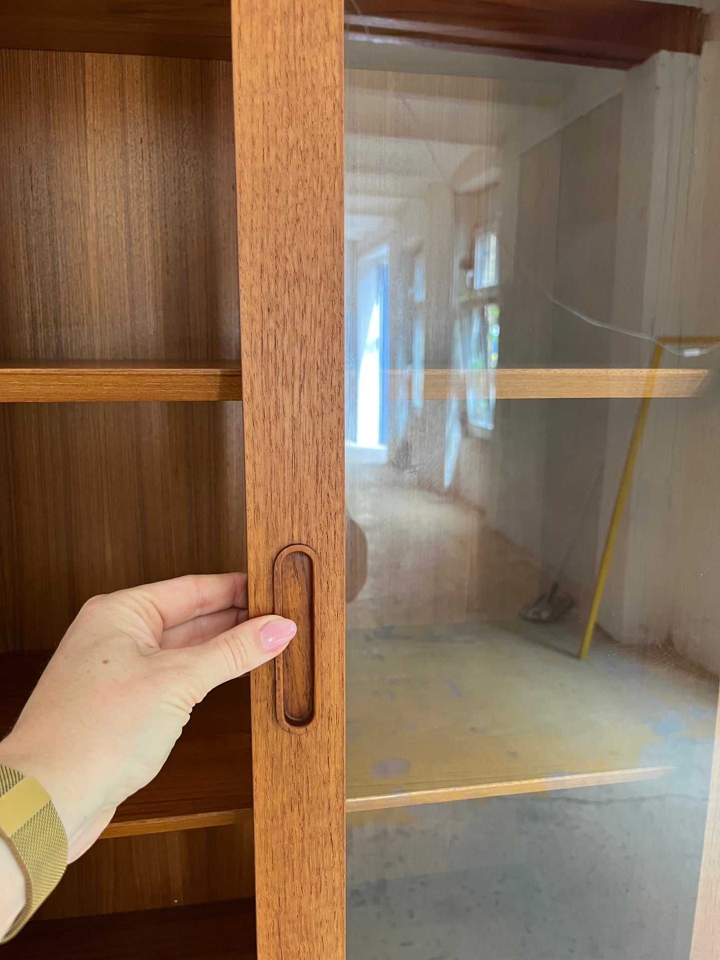 Vintage Vitrine Teak mit Schiebetüren von Hundevad