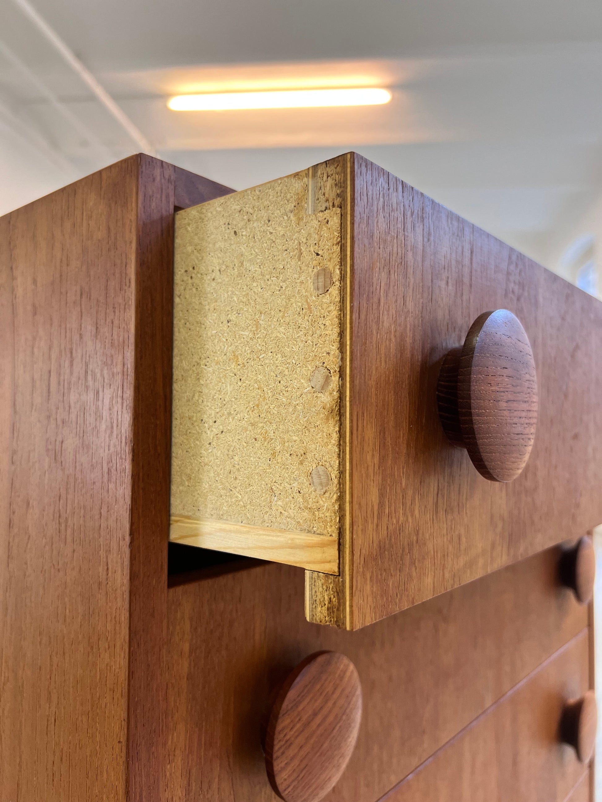 Vintage Kommode Teak mit runden Griffen aus Dänemark