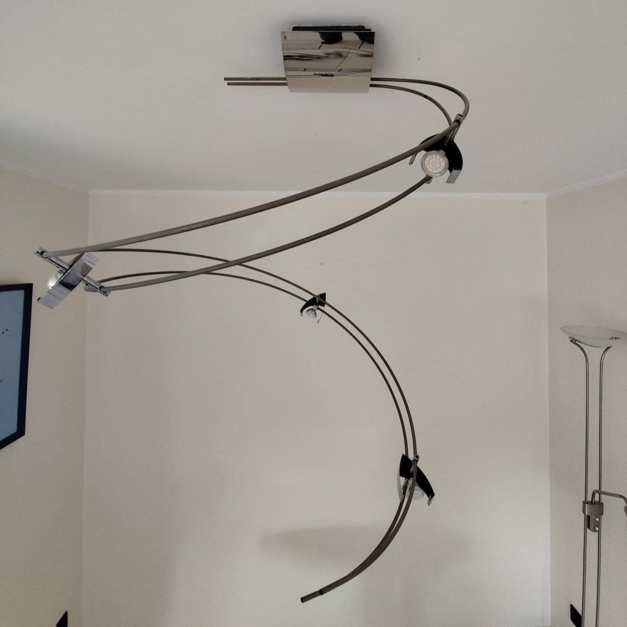 Plafonnier Leola au design en spirale | Réglable | Acier inoxydable et chrome